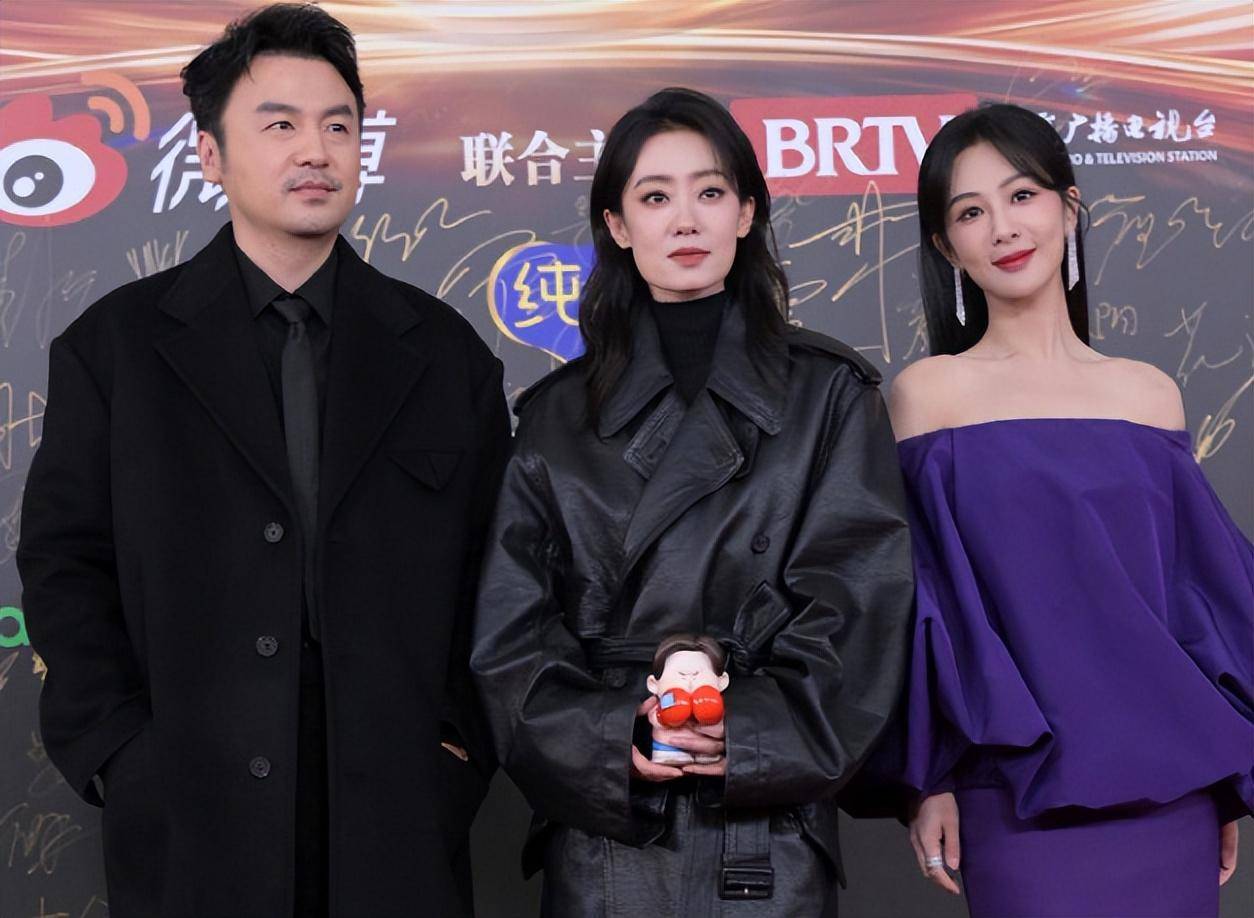 微博之夜杨紫与张小斐和雷佳音一起走红毯意味什么?