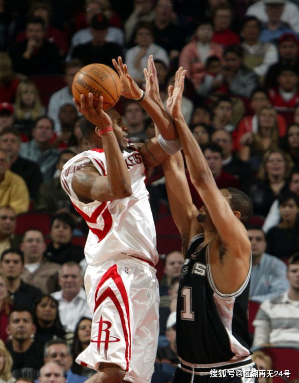 04年麦迪35秒13分绝杀马刺的那场比赛中,邓肯,姚明发挥如何?