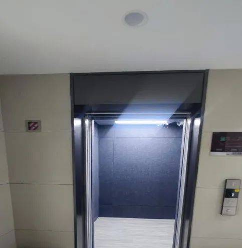 正确做法:调整消防电梯迫降功能,满足设计要求.