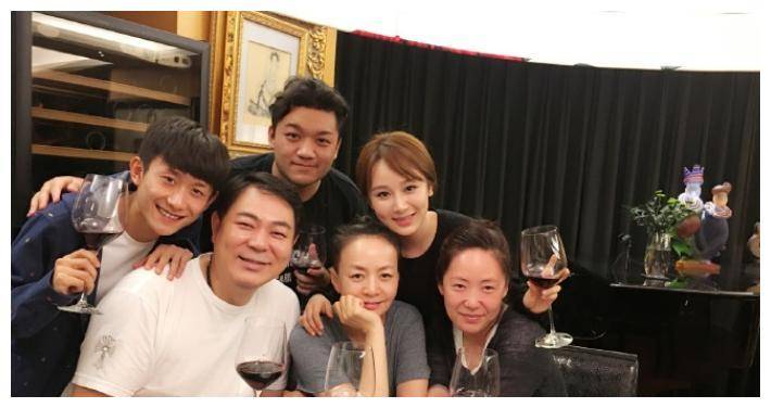 不得不说,宋丹丹如今已经64岁,都升级当奶奶了,而高亚麟也鲜少公开