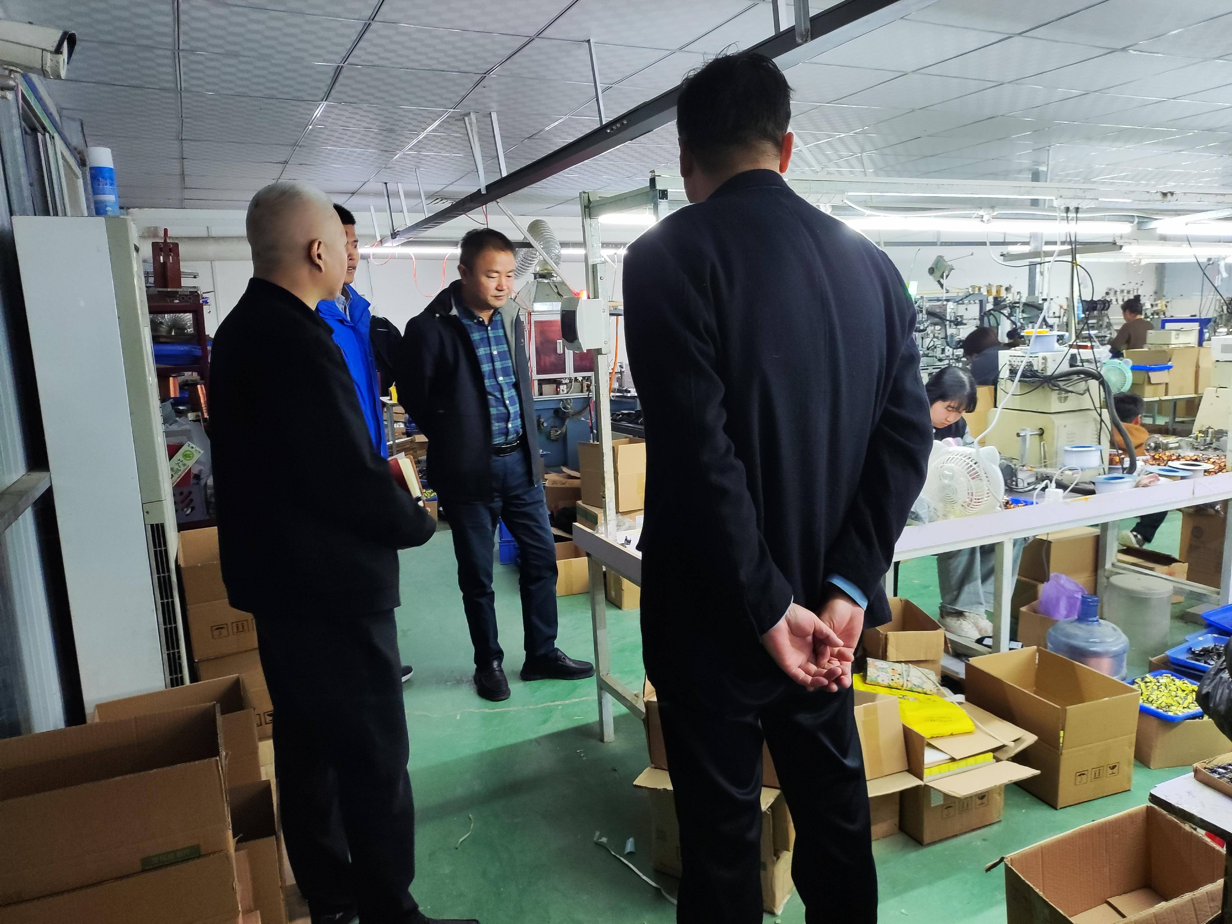 2024年元旦以来,方城县博望镇对辖区内的企业,商场,超市等人口聚集