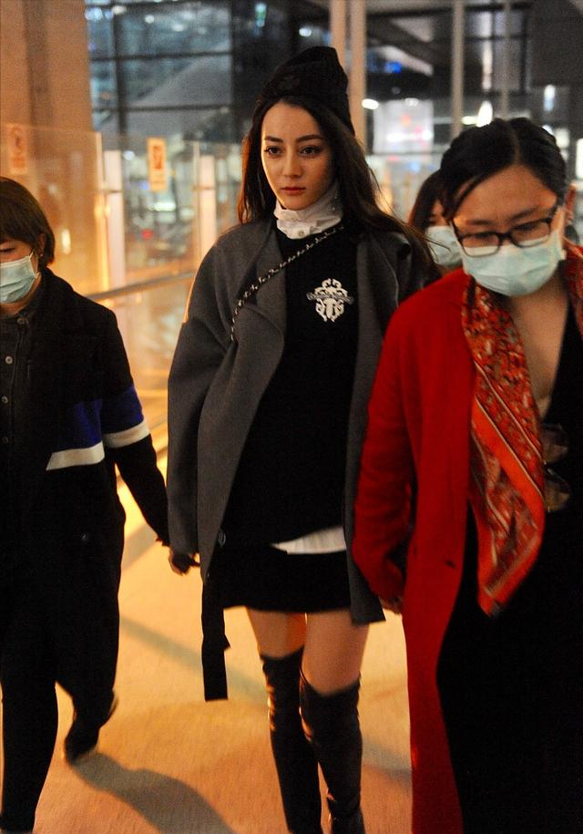 迪丽热巴回新疆给妈妈过生日,展现孝心和友情_家人_家庭_工作