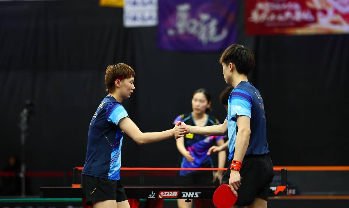 孙颖莎击败瑞典组合,王曼昱和林高远混双获胜,共同取得开门红_比赛