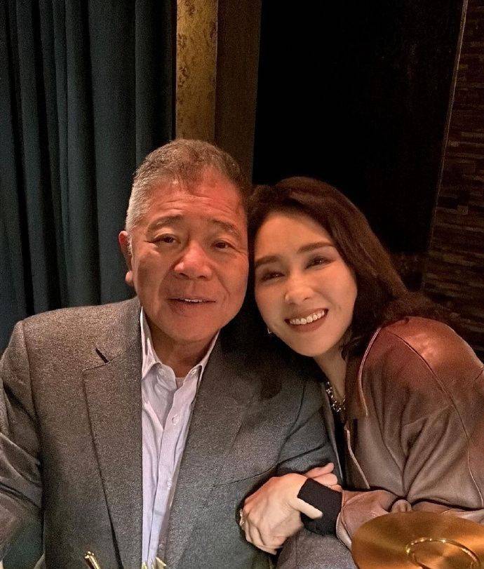 黎姿最后寄语未来,期待能与丈夫一起见证他们视为珍宝的三个女儿健康