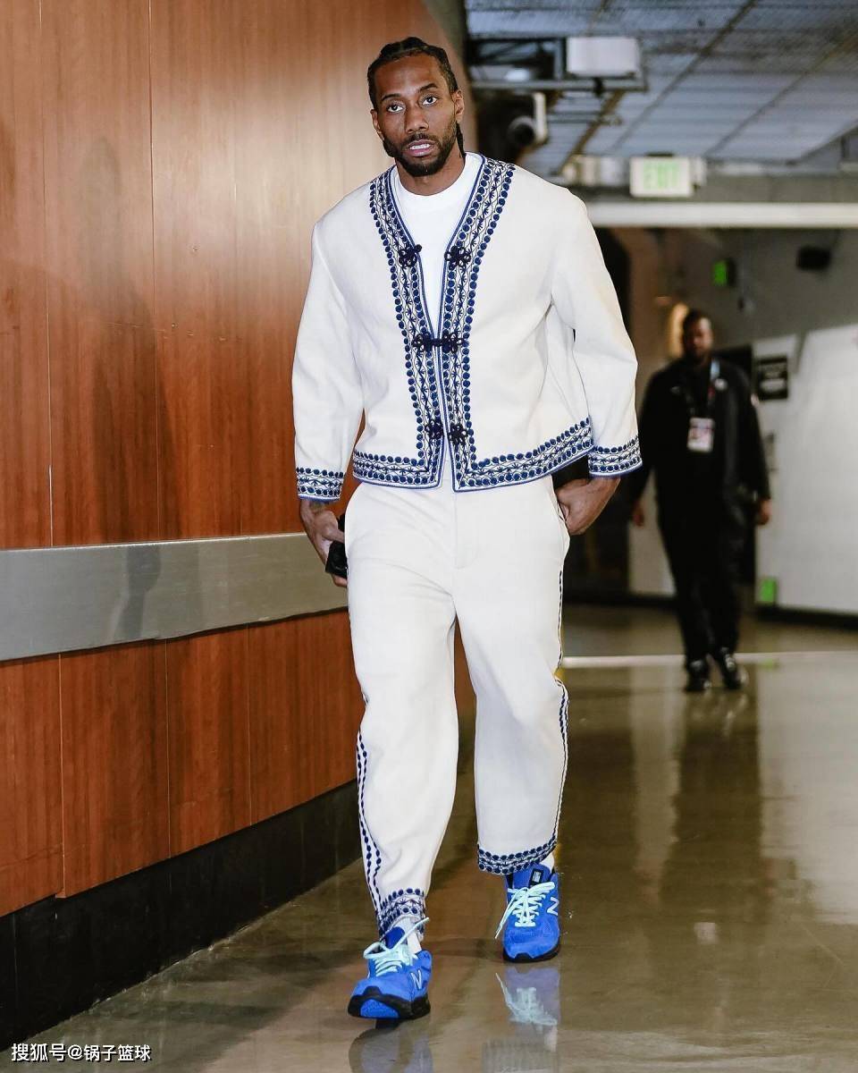 小卡公开晒唐装照 哈登送中国台湾球迷球鞋 威少雇佣科比助理_快船