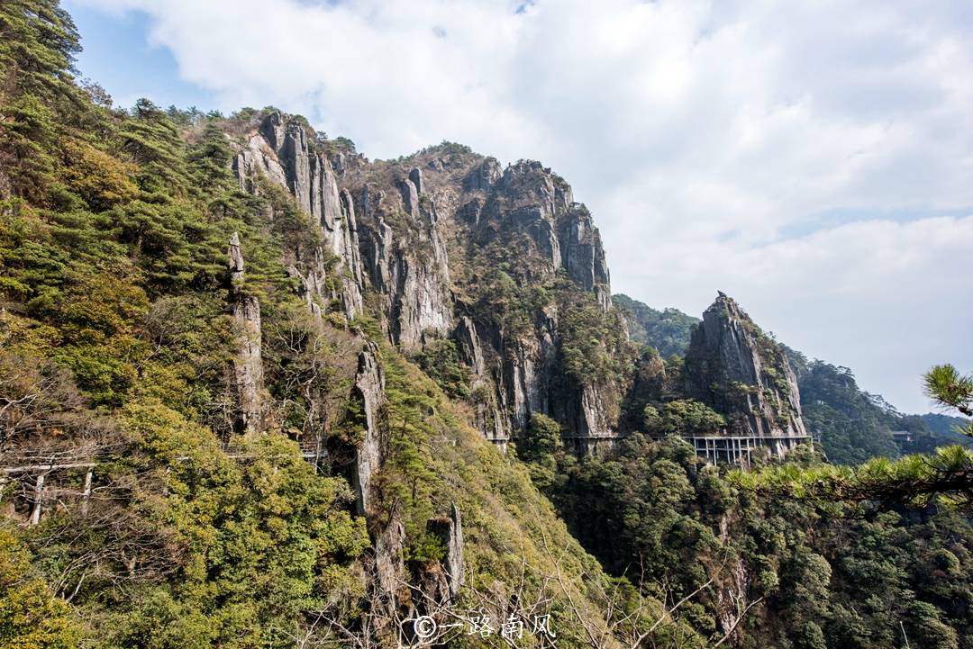 在羊狮慕的山上,有一条别具一格的旅游环线,一路向前不走回头路.