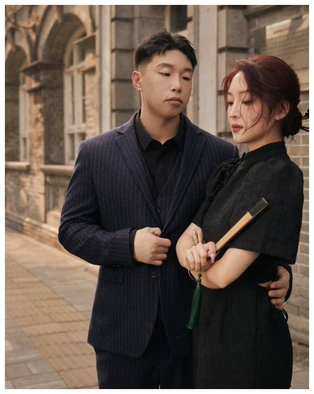 德云社烧饼带妻子购物,师娘王惠却无辜躺枪,也就烧饼敢这么做_郭德纲