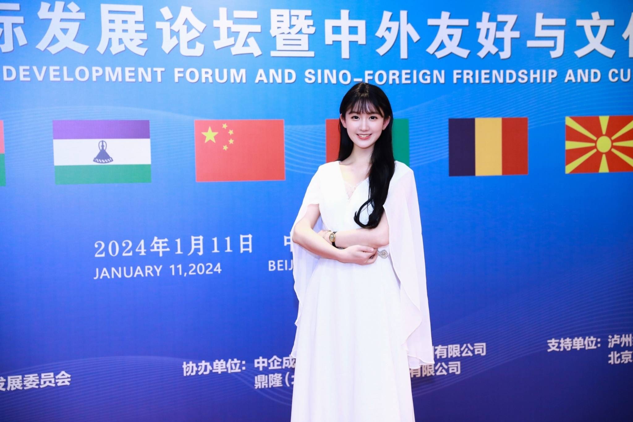 青年古筝演奏家鄢意欣女士荣获"中外友好与文化宣传大使"称号_中国