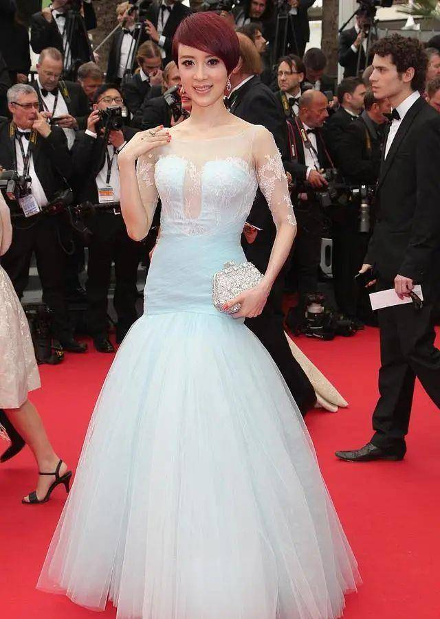 金巧巧生图是算不上漂亮,脸圆还没女人味,比那些精修脸耐看啊!