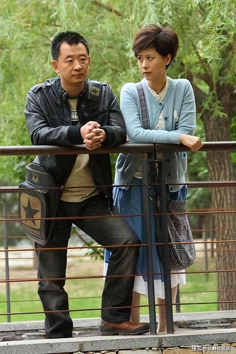 回归喜剧路线,而此时他的老同学海清已经由于当时爆火的几部电视剧被