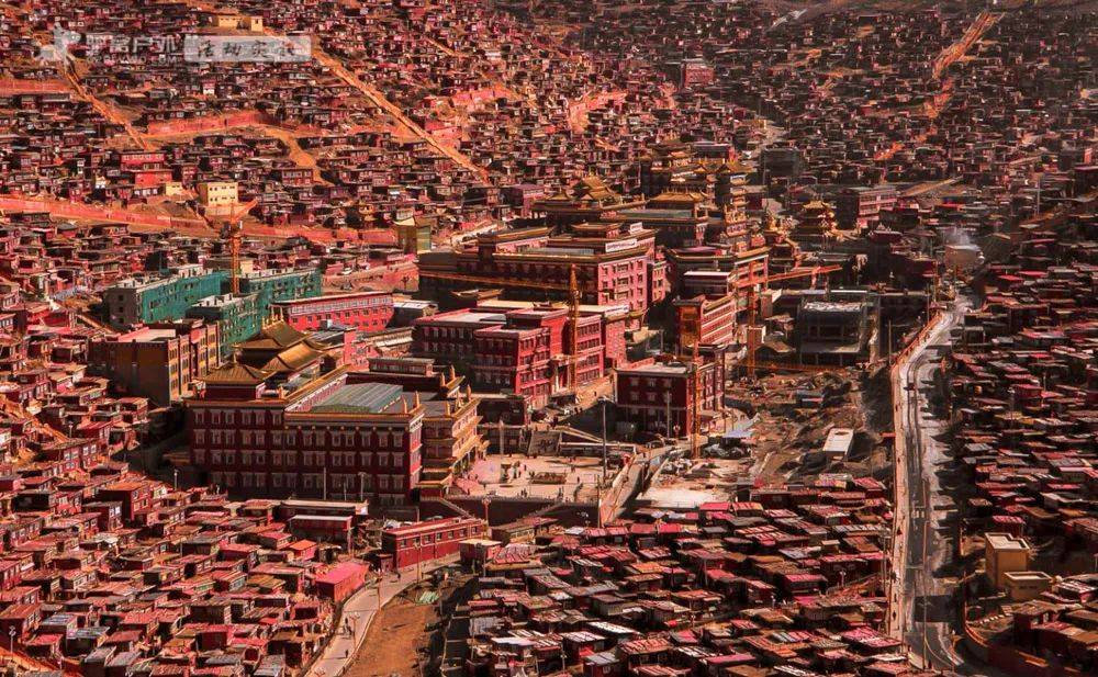 『色达五明佛学院』,那你就一定要去看看它冬天的模样