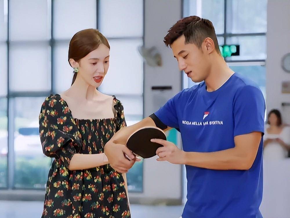 张继科复出了,与小孩合影显苍老,负面新闻,是他挥之不去的困扰_景甜