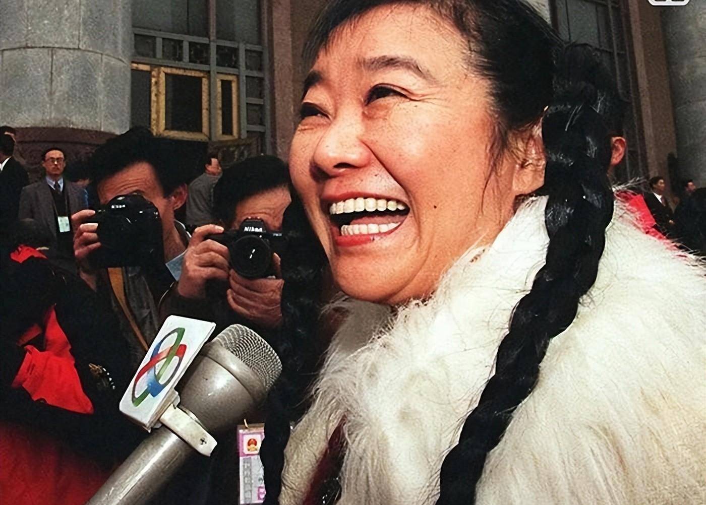 扎小辫的富婆龚如心:丈夫失踪,被风水师骗,400亿遗产无人继承_王德