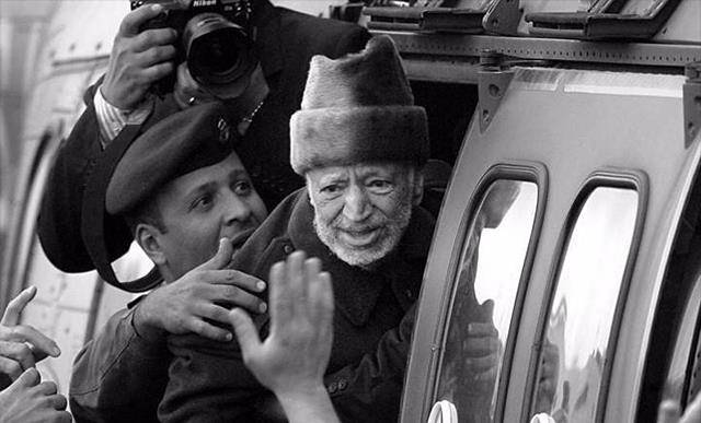 阿拉法特:曾发誓为了巴勒斯坦终身不娶,却沦陷于小34岁的苏哈_苏哈