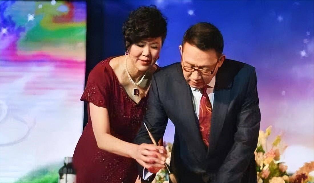 生活中的郎平:年逾五旬找到真爱,再婚让她成幸福小女人_排球_体育_白