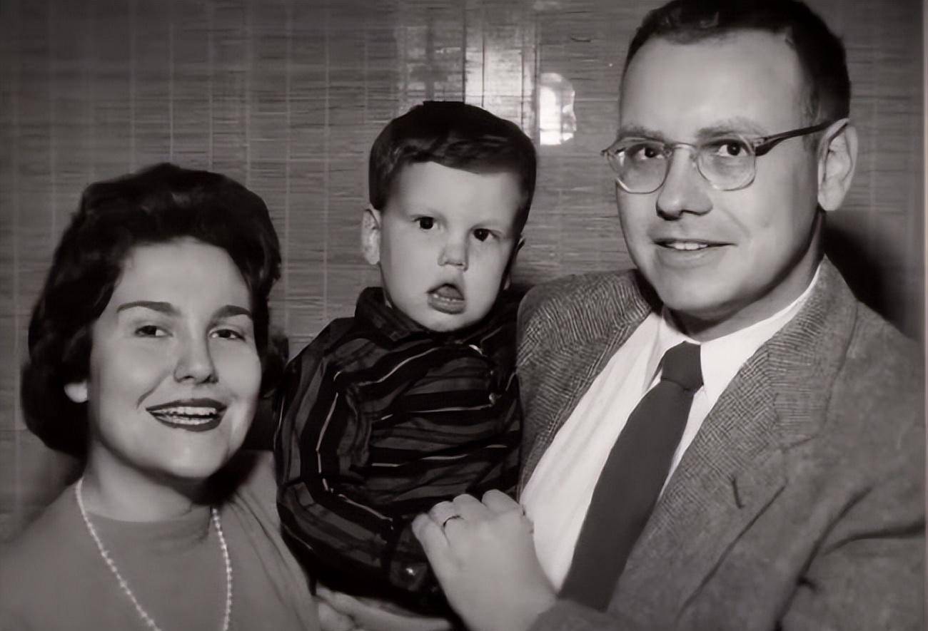 股神巴菲特经历了什么?为何怒气直言?_午餐_赵丹阳_朱晔