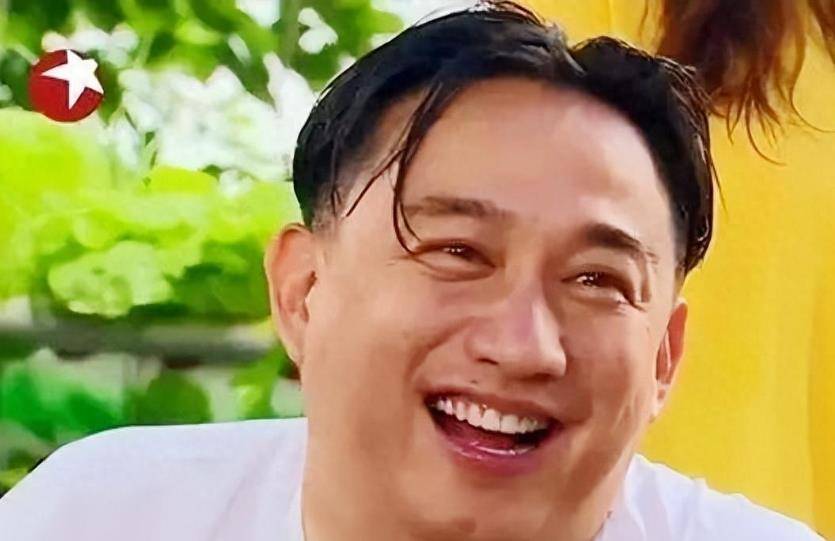 4位盛世美颜的男明星,如今都胖成中年老大爷_黄磊_沙溢_沈腾