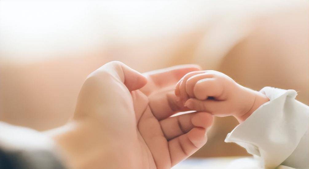 19年50岁大妈执意生3胎,直言北京四套房养得起,儿子女儿不用管_梁燕玲