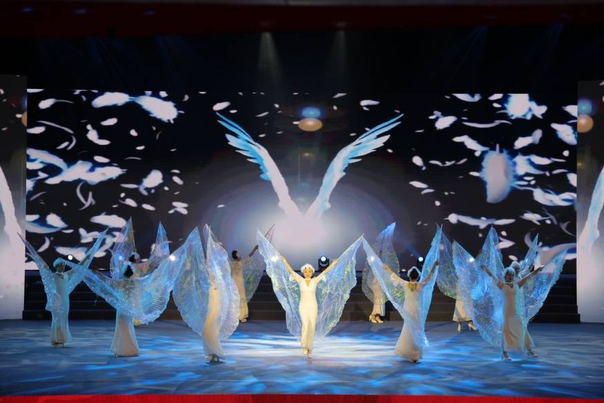 光影璀璨 "旗袍春晚"年度盛宴亮相南京台引关注_诗歌_舞蹈_节目