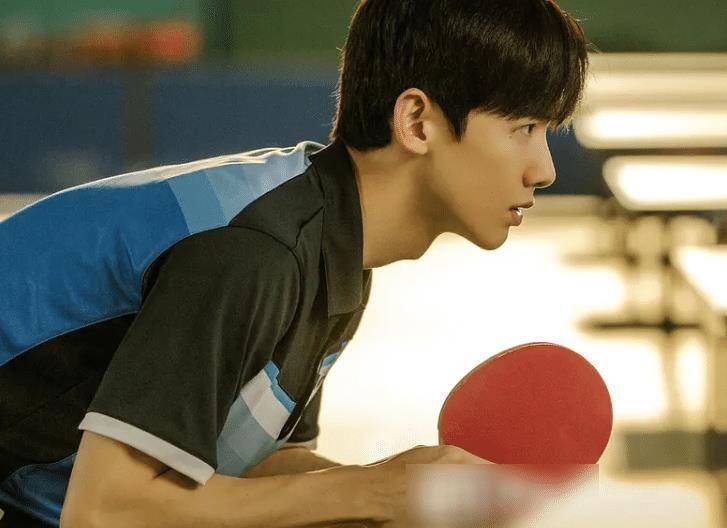 《荣耀乒乓》晒预告,两大男神齐上阵,白敬亭手臂线条更为抢眼!