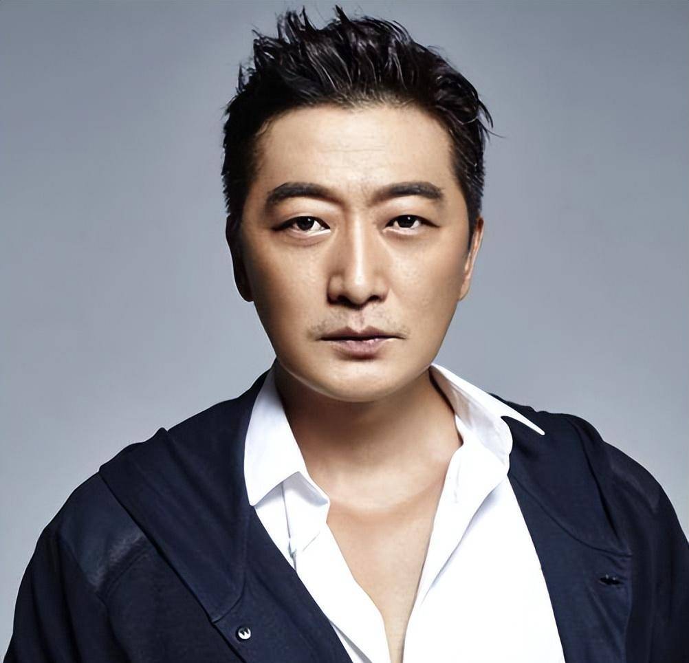 《繁花》邵峰:为娶影后退影三年,成了宠妻狂魔,今53岁颜值大跌_刘欣