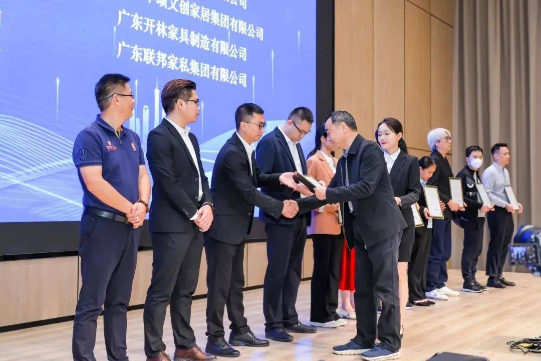 华颂被评为首届粤贸全国"粤靓100"品牌企业!_行业_设计_指标