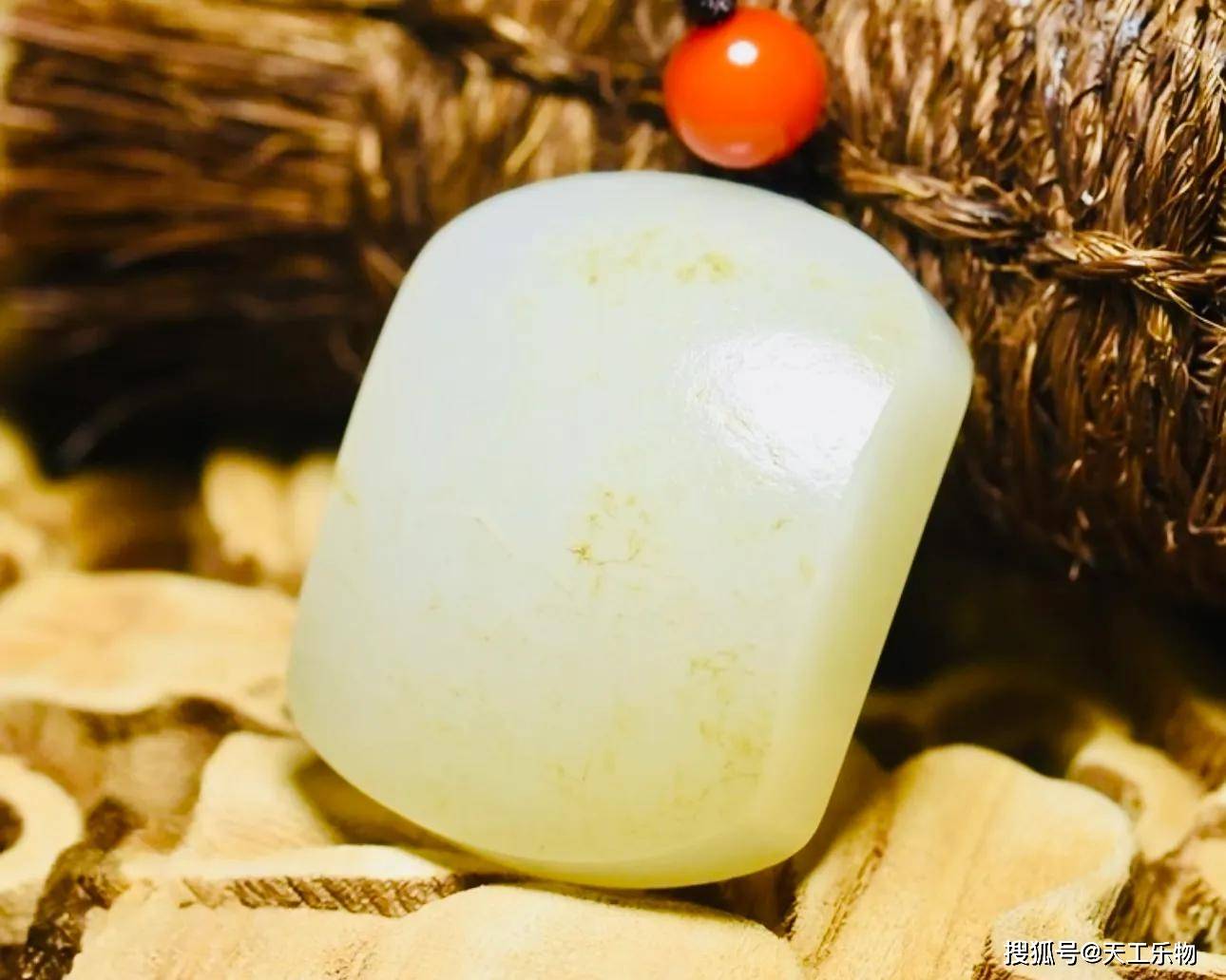 如果要问哪种和田玉最好,大多数人都会回答和田籽料.