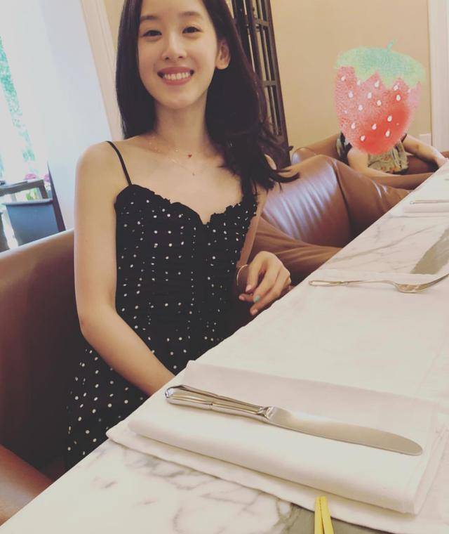 27岁章泽天开挂!