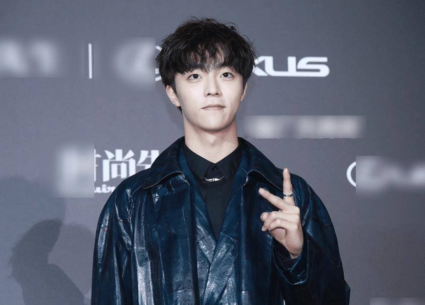 蔡徐坤小鬼活动现场击掌,黄明昊陈立农也在场_互动_几位_的发展