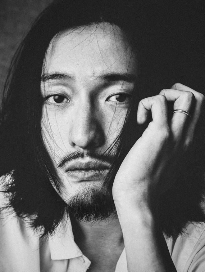 27岁王一博沉迷《人鱼》萎靡不振？5次活动一脸丧气，不肯露头发