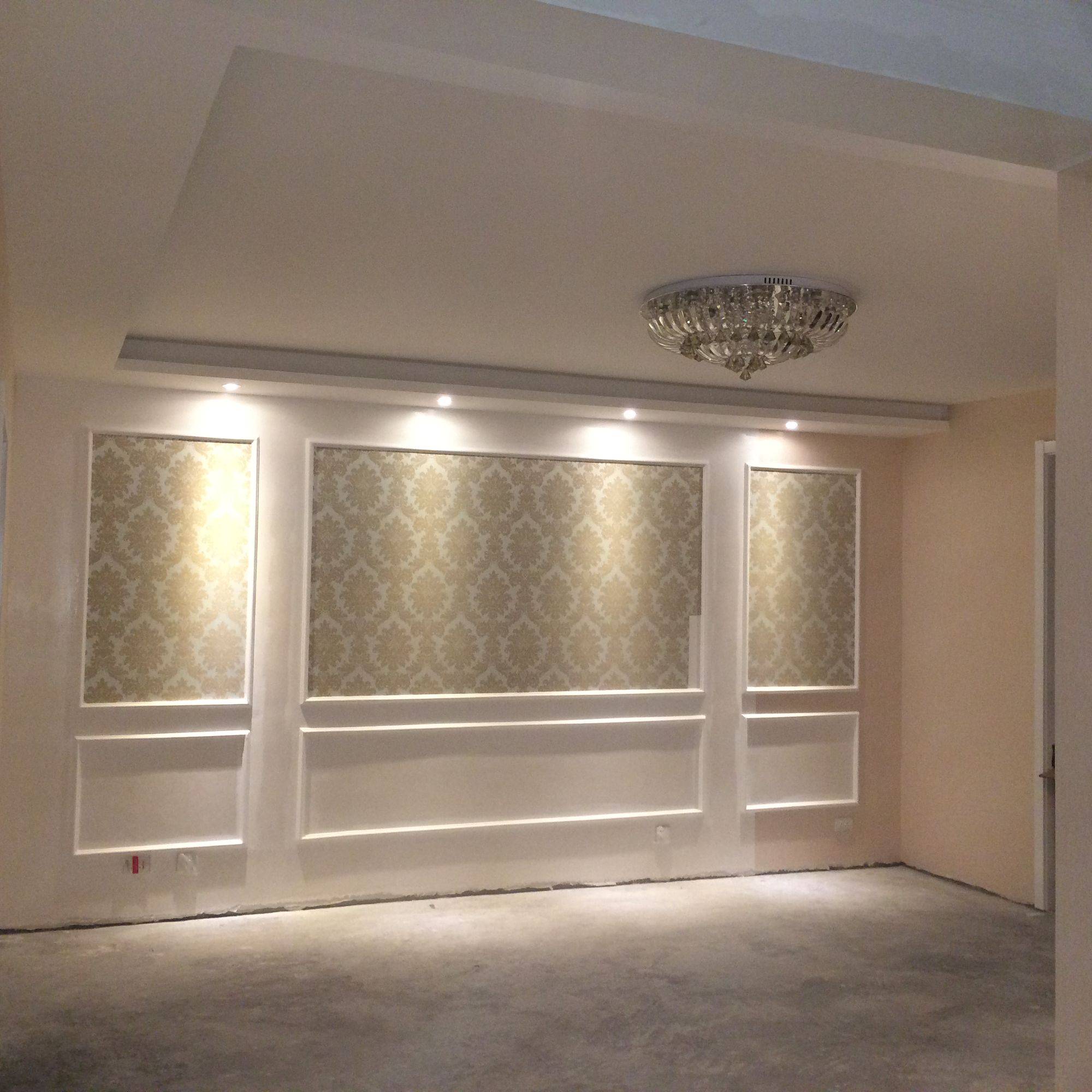 果然是人靠衣装佛靠金装啊;客厅沙发背景墙,装修中的模样