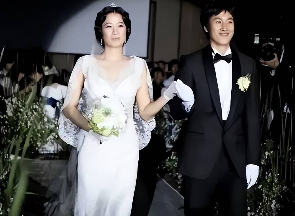 李善均妻子全慧珍复工照曝光,左右手无名指都戴着戒指_家庭_生活_工作