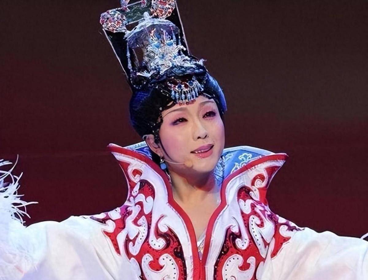 "跳梁小丑"李玉刚跌落神坛,不再被世界宽容,_通过表演_戏曲_京剧