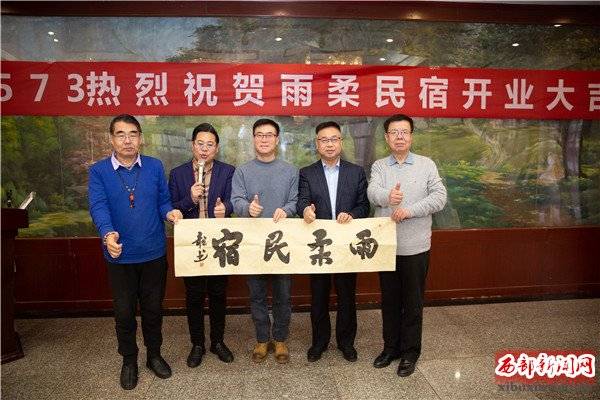 青年文化学者张龙赠送题名书法作品原西北饭店党委书记,董事长康玉科