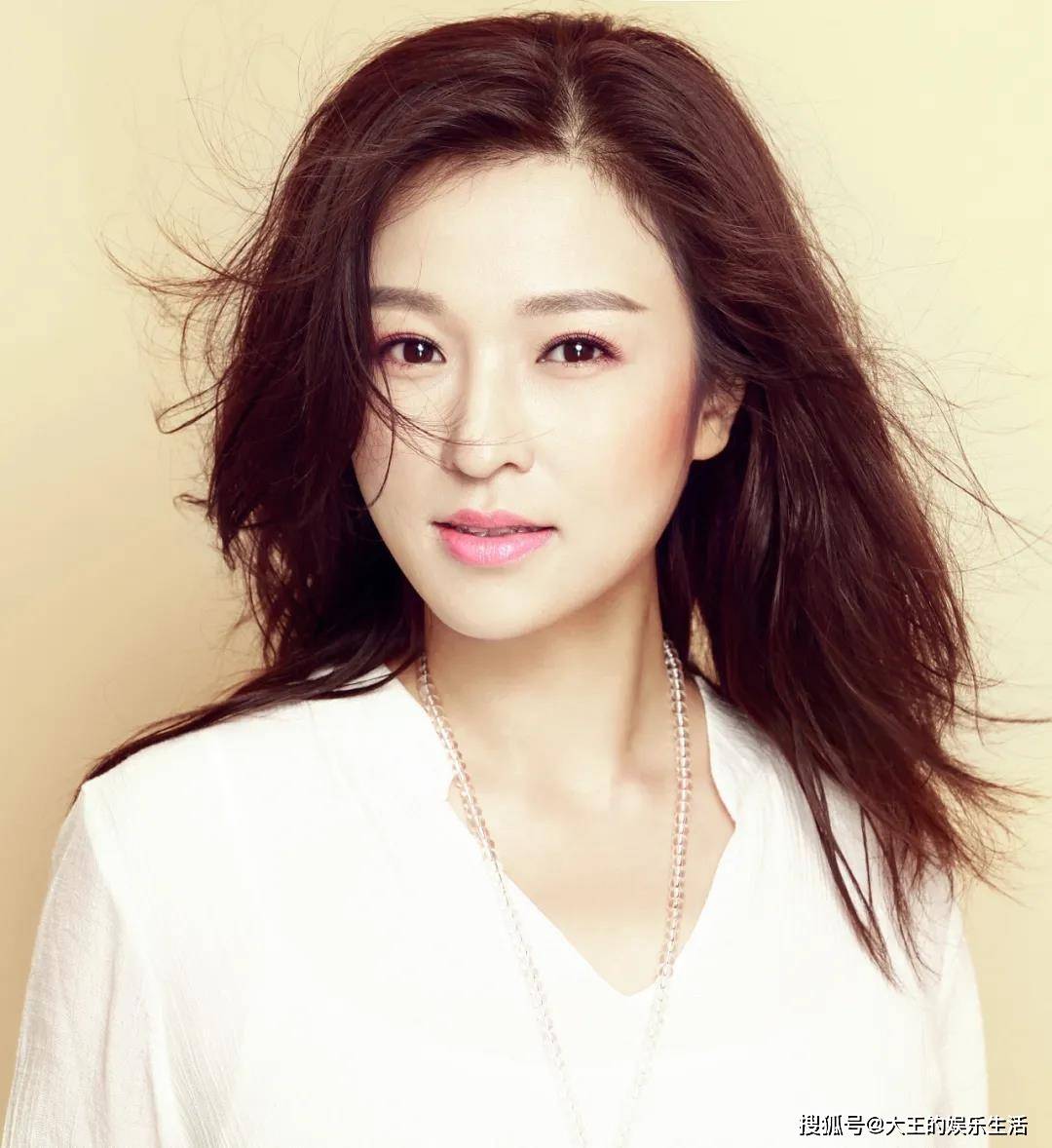 魏小军:40岁走红,45岁"消失",如今新身份露面惊艳众人_表演_观众_角色