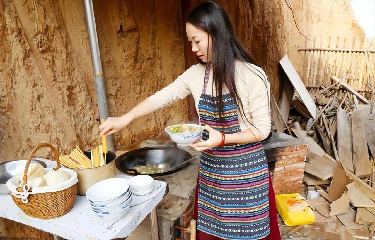 乡村留守妇女的快乐生活视频