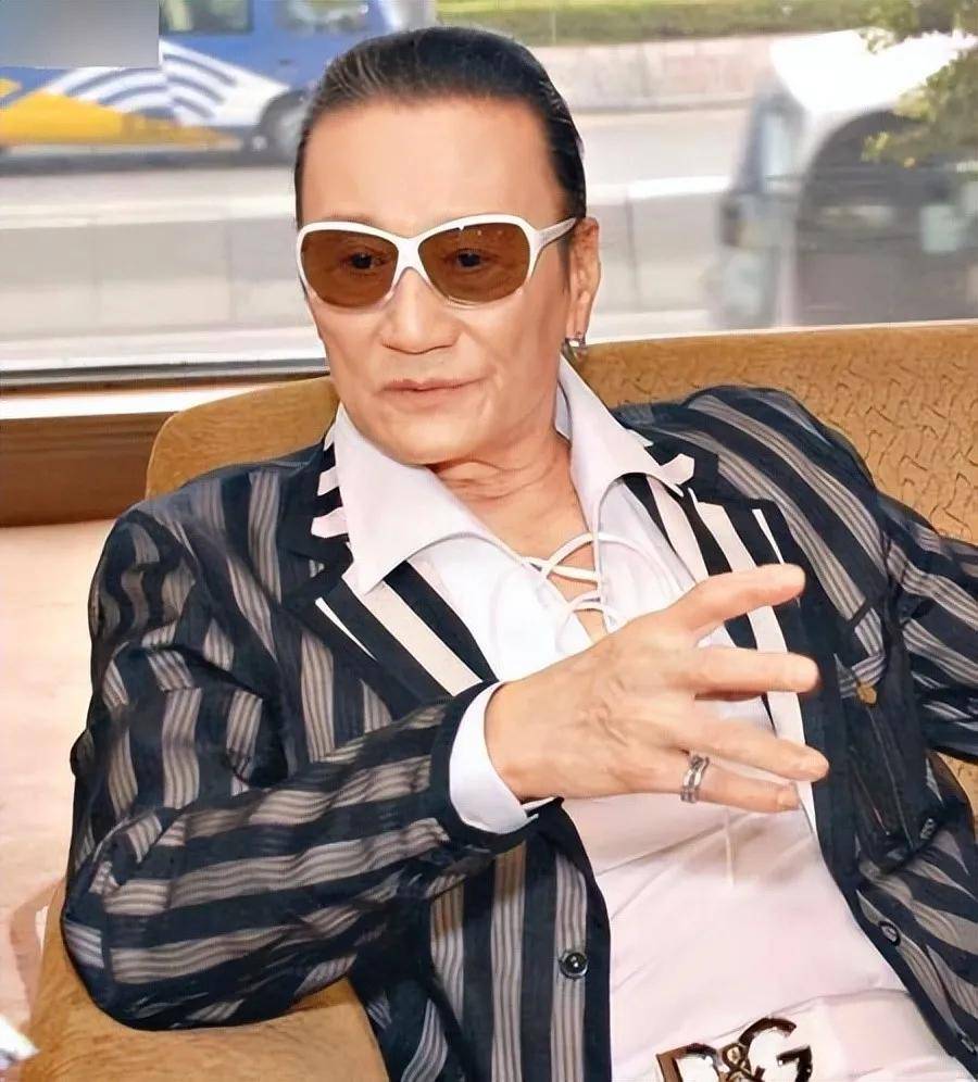 这件事在网上引起了很大的波澜,虽然事后谢贤也给曾江鞠躬道了歉,但不