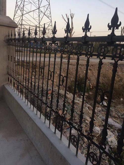 防护铸铁围栏对于交通安全起到了非常重要的作用