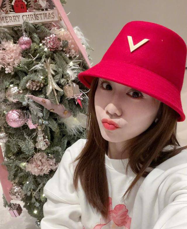 郑钧老婆41岁生日,陈乔恩霍思燕为其庆祝,姐姐们同框超养眼_刘芸_保养