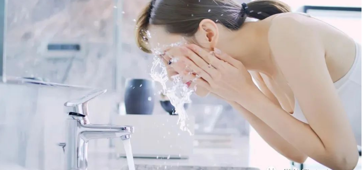 紫橙里季:洗脸水温多少合适?_皮肤_成分_表面