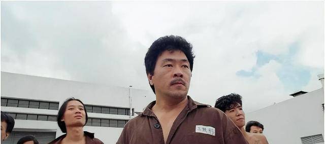 打遍整个华语影坛,50岁下海拍s级片,龙虎武师王龙威如今怎样了_电影