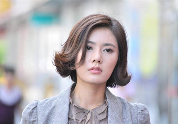 提及秋瓷炫的感情生活,她与国内三线演员于晓光的婚姻一直饱受外界