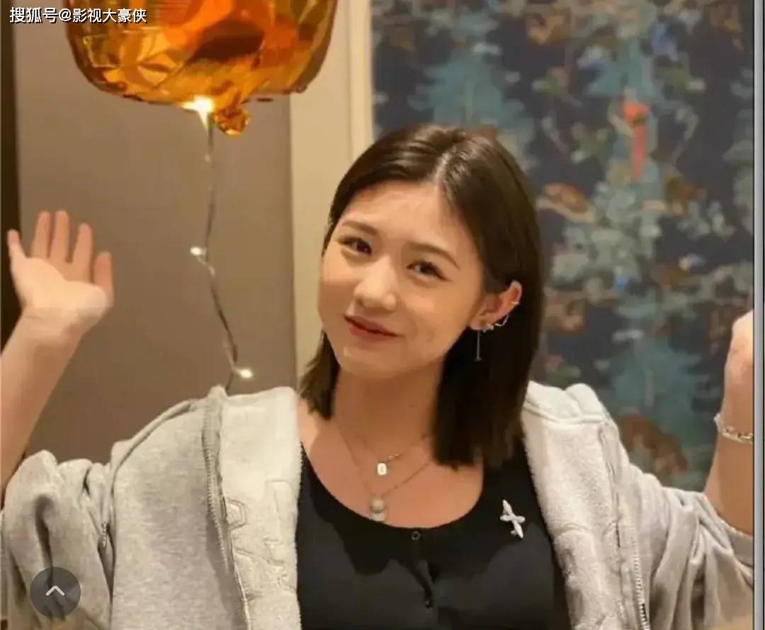 汪峰女儿小苹果被曝签约那英公司?