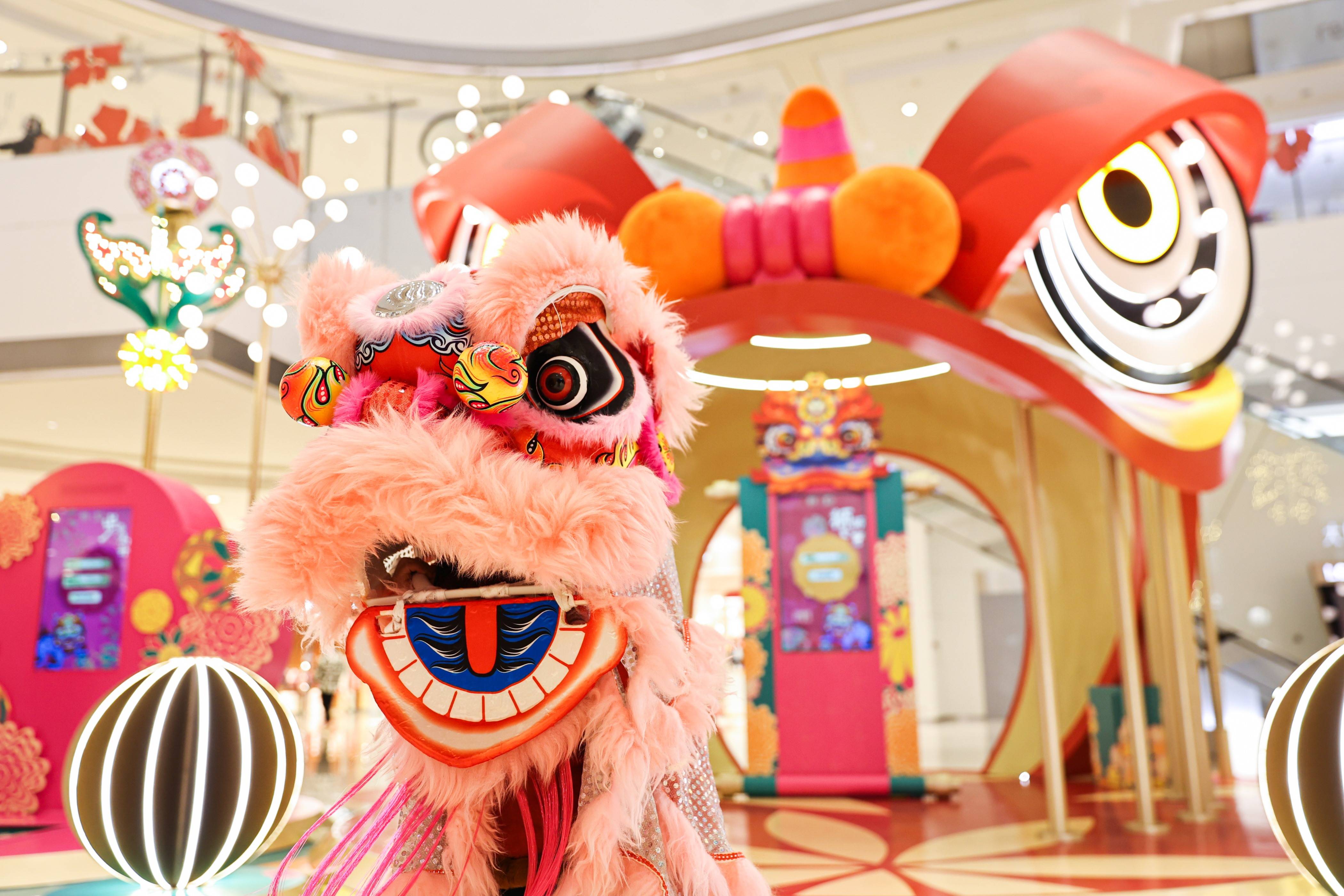 成都ifs"吉狮已到·醒春日"新春大型艺术装置展热烈开启_醒狮_文化