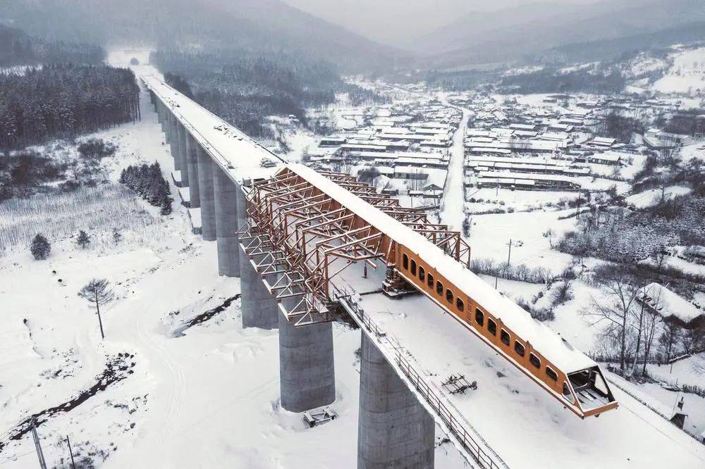 白山市全力以赴推动沈白高铁建设,迎接"高铁时代"的到来.