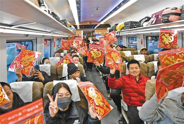 南接触网维修队正在对白堆站至协荣站区间的接触网设备进行重点检修