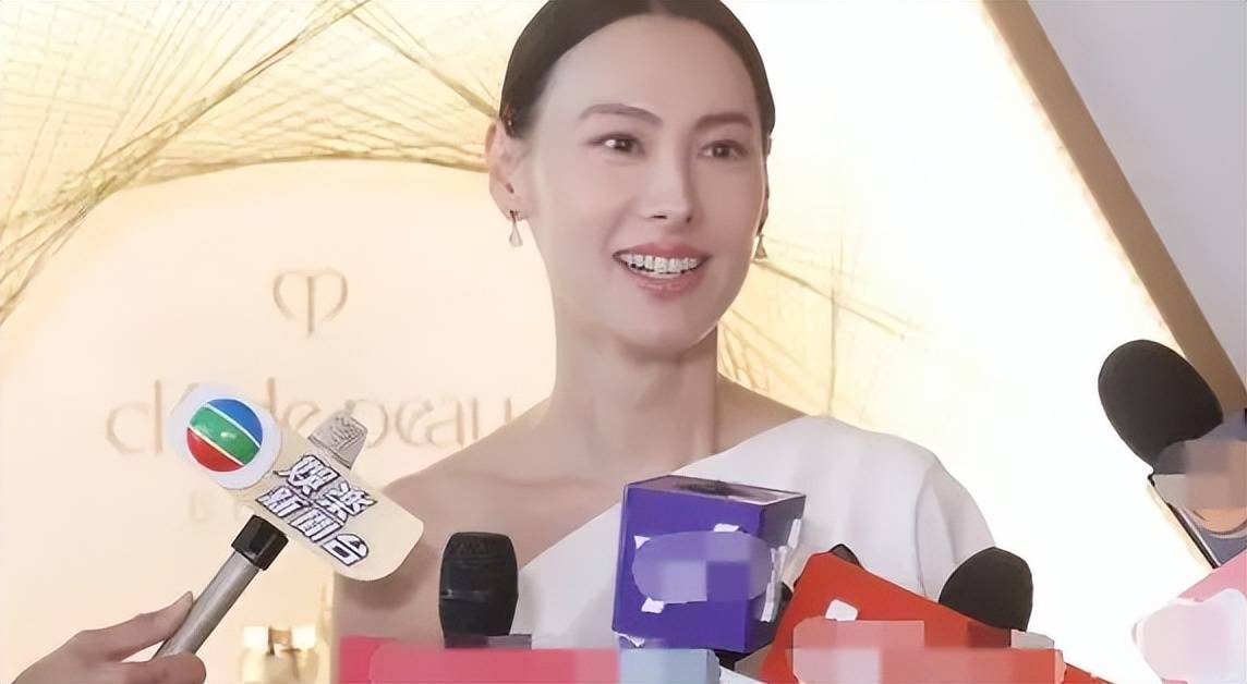 梁洛施否认5亿分手费,称14岁长子常收女孩表白信,像父亲李泽楷_活动