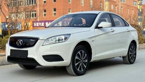 作为北汽新能源首款对私换电车型,北汽新能源eu300就是eu快换乐途版