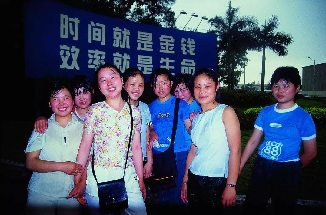 不要被电视剧骗了,这才是真实的90年代打工妹,引起无数人共鸣!