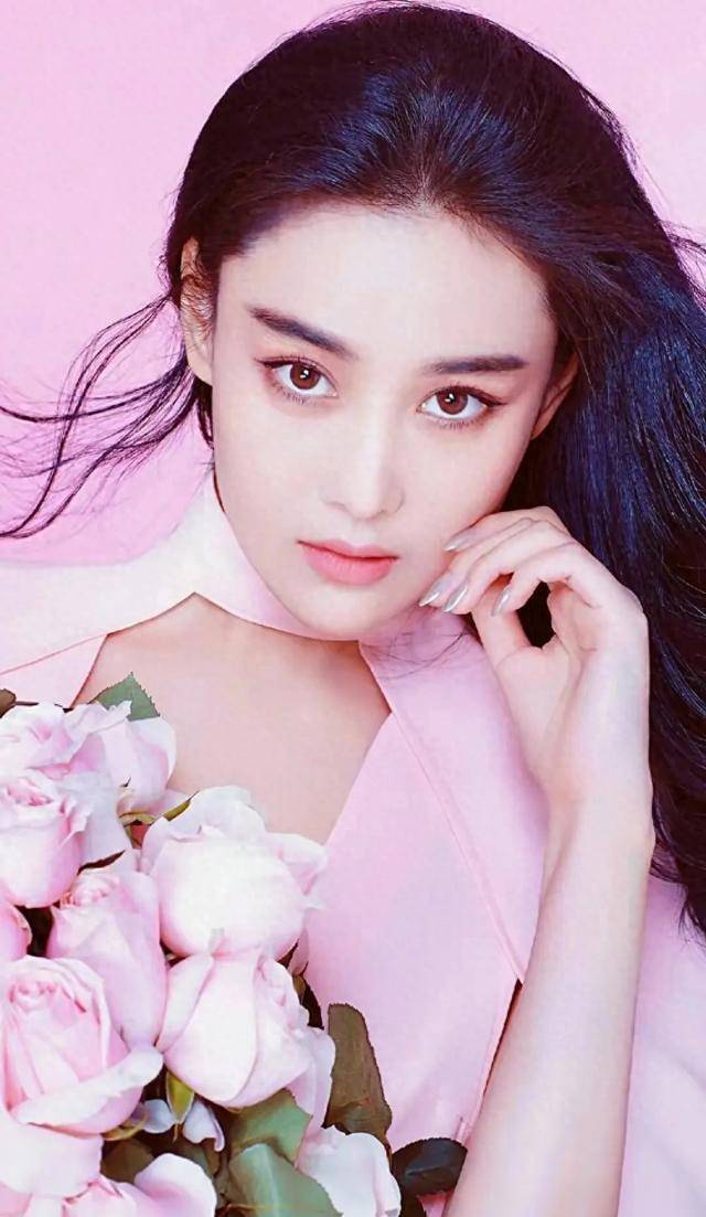 张馨予:36岁不羁性感妩媚,重返20岁的丰腴身材炸裂!_魅力_演技_时尚